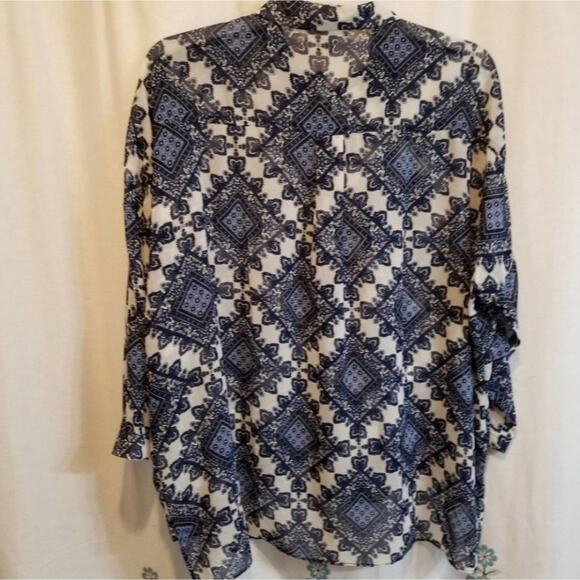 Sans Souci blue and white paisley button down shirt size large - Picture 2 of 6